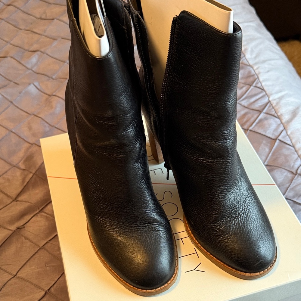 Sole Society Black Leather Ankle Booties